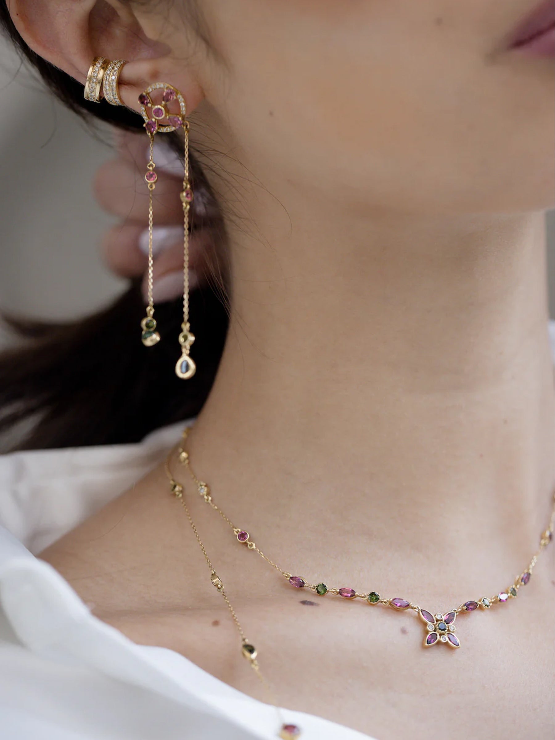 Arabesque Mismatch Color Dangling Earrings