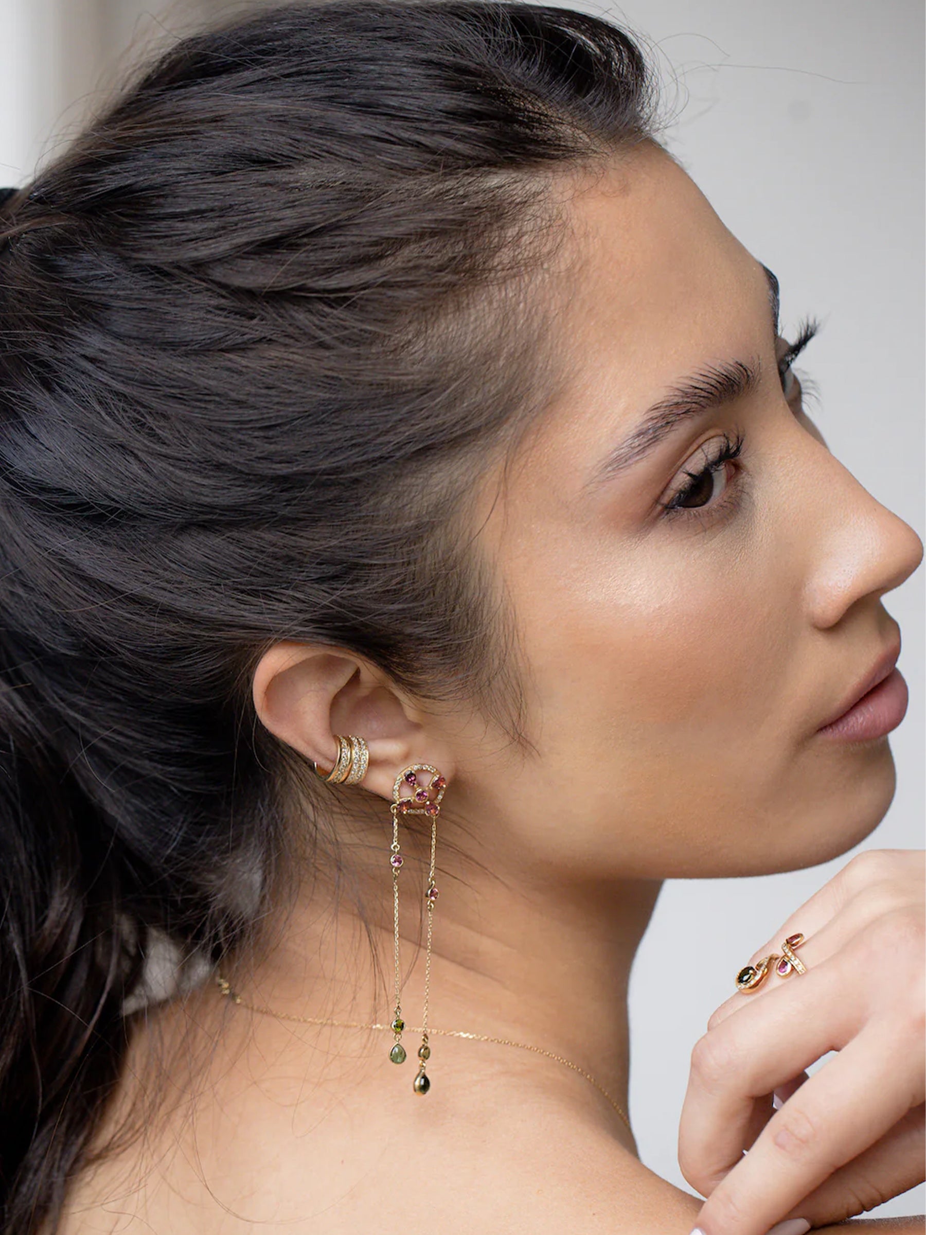 Arabesque Mismatch Color Dangling Earrings