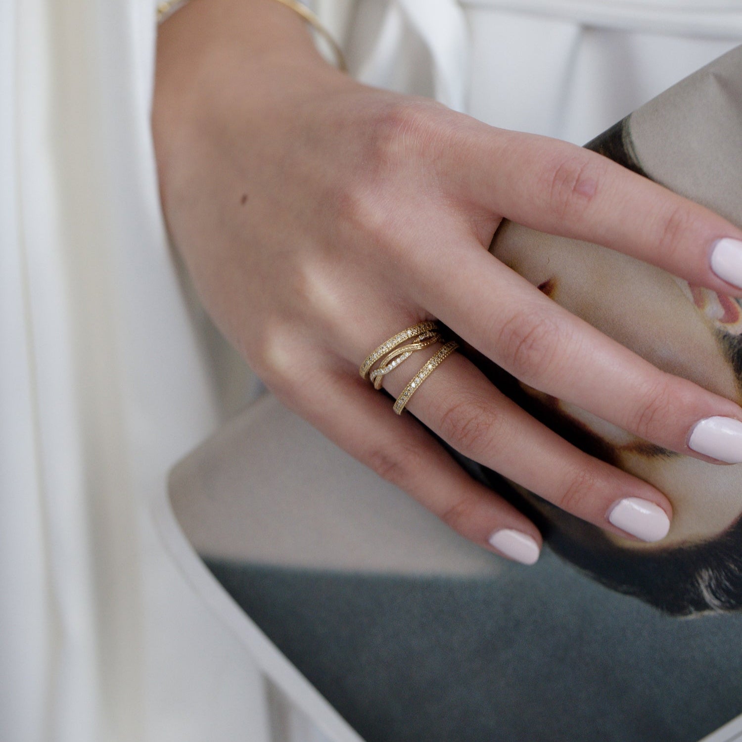 Levant Twisted Ring with Diamonds