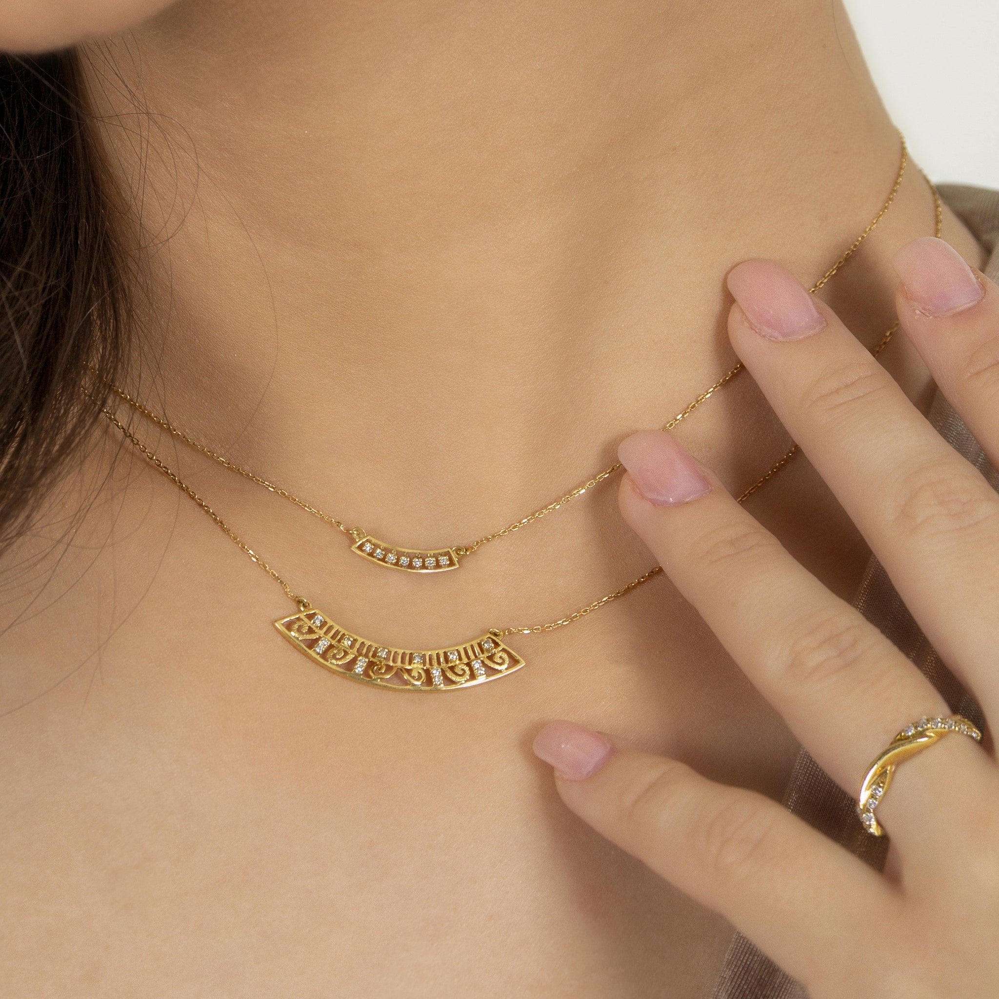Levant Curved Wide Necklace with Diamonds